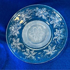 Princess House FANTASIA Poinsettia Embossed Crystal 6" Saucer Plates